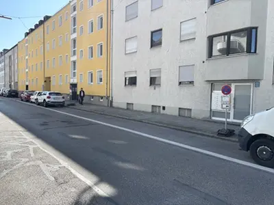 Halteverbot für einen Umzug in München. Halteverbotszone für eine Umzugabsperrung.